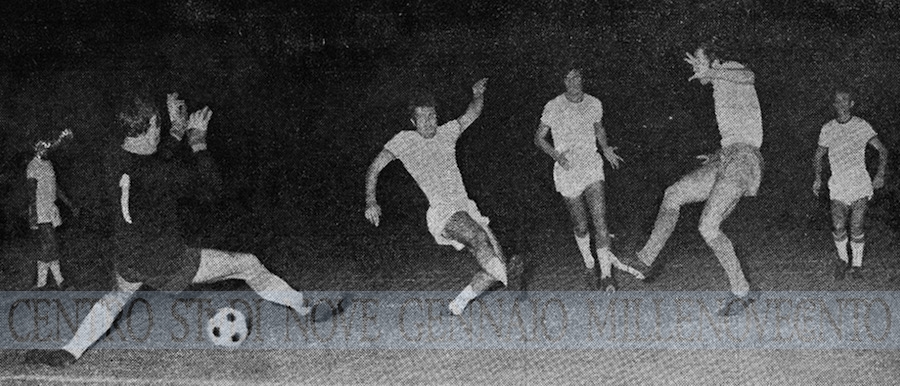 1971.08.30 Corriere dello Sport Lazio-Roma 1-0 La rete di Chinaglia foto-w