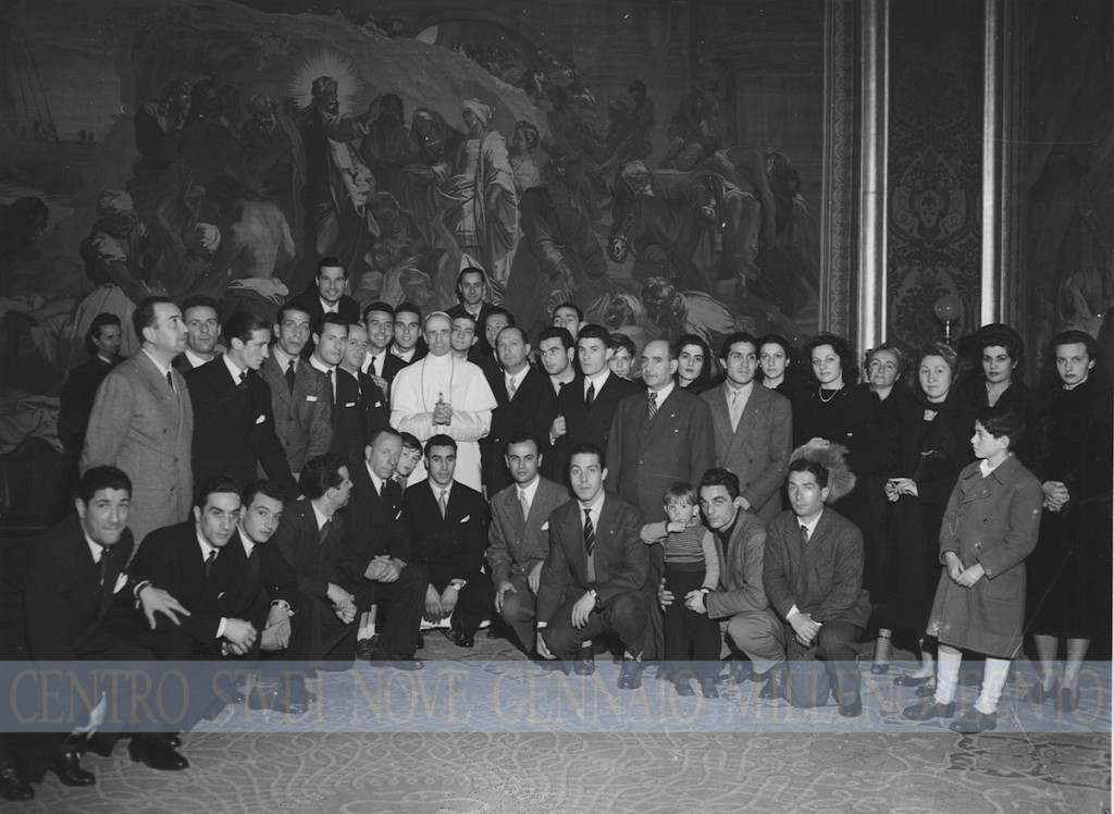 1948 27 novembre Lazio in Vaticano con Pio XII-w