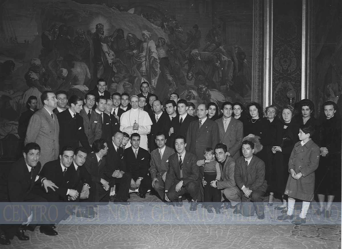 1948 27 novembre Lazio in Vaticano con Pio XII-w